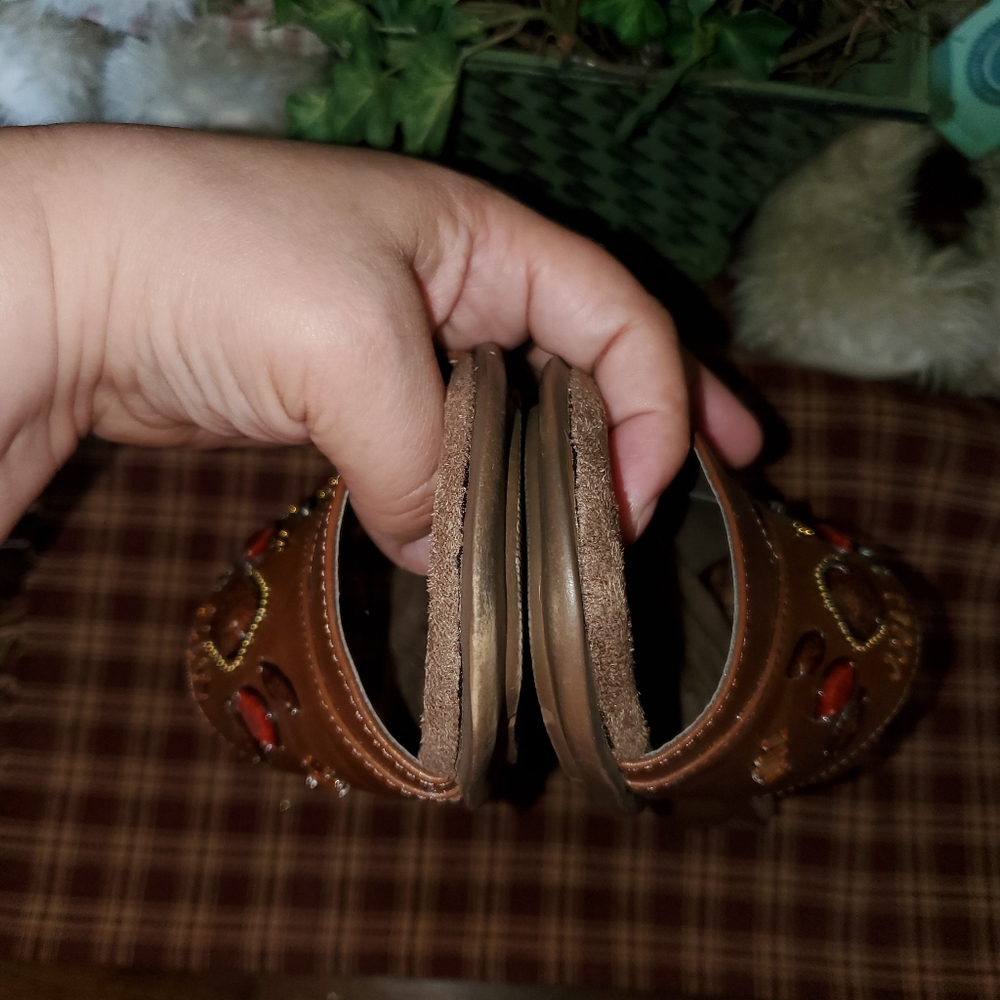 9.5 Natural Soul Josie brown slip on sandals - Picture 5 of 8
